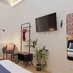 Redseven Apartment *