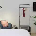 Redseven Apartment Rom